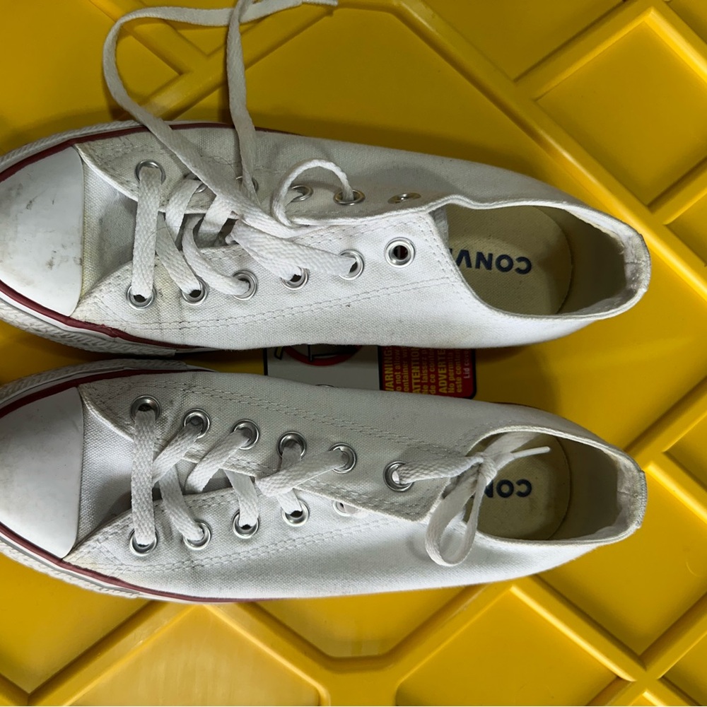 Low top white converse